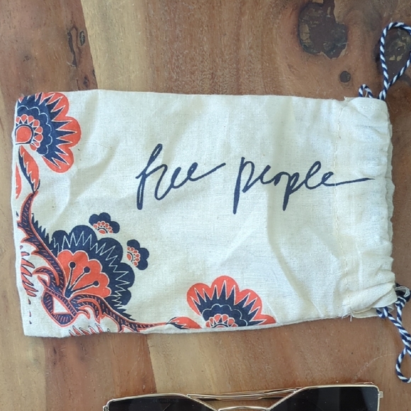 Urban Outfitter Sunglasses - Picture 2 of 4